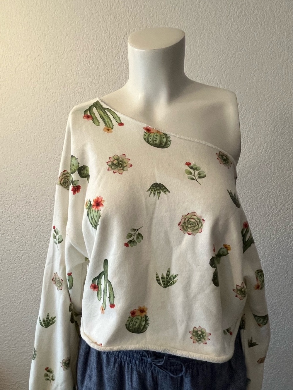 Forever 21 Off-Shoulder White Cactus Print Women's Sweater